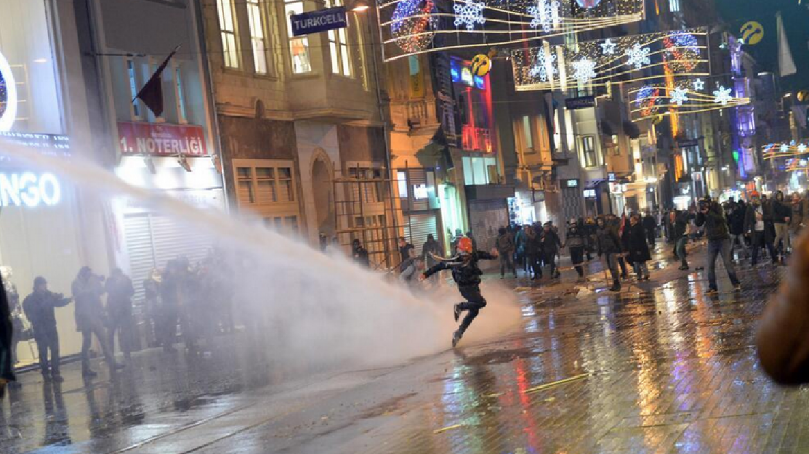 Κωνσταντινούπολη: Επεισόδια και χημικά στην πλατεία Ταξίμ